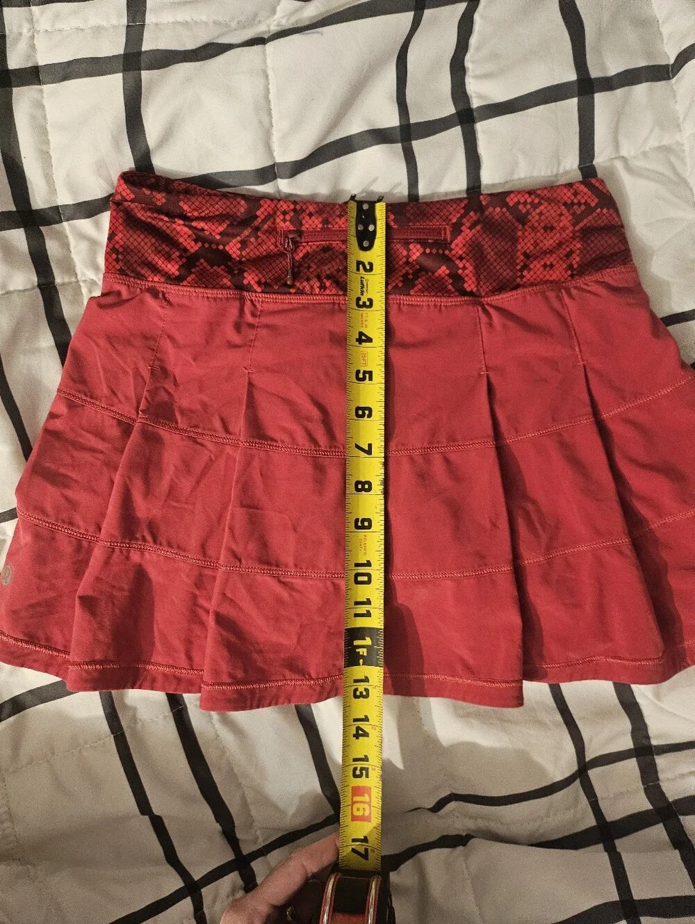 Lululemon Pace Rival Skirt Size 4 Cranberry 4-Way Stretch Mini Ziggy Snake